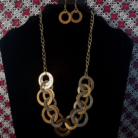 Necklace - Picture 1 of 2